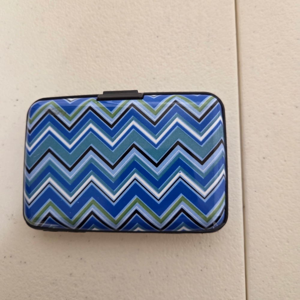 Blue Chevron Zig Zag Hard Shell Accordion Credit Card Case Wallet Organizer